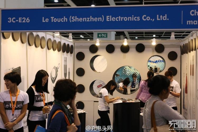2016香港秋季电子产品展丨letouch迷你苹果手表充电宝亮相